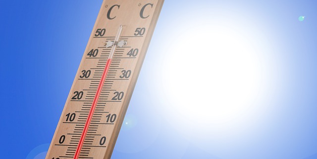 a Celsius thermometer in front of the noon sun
